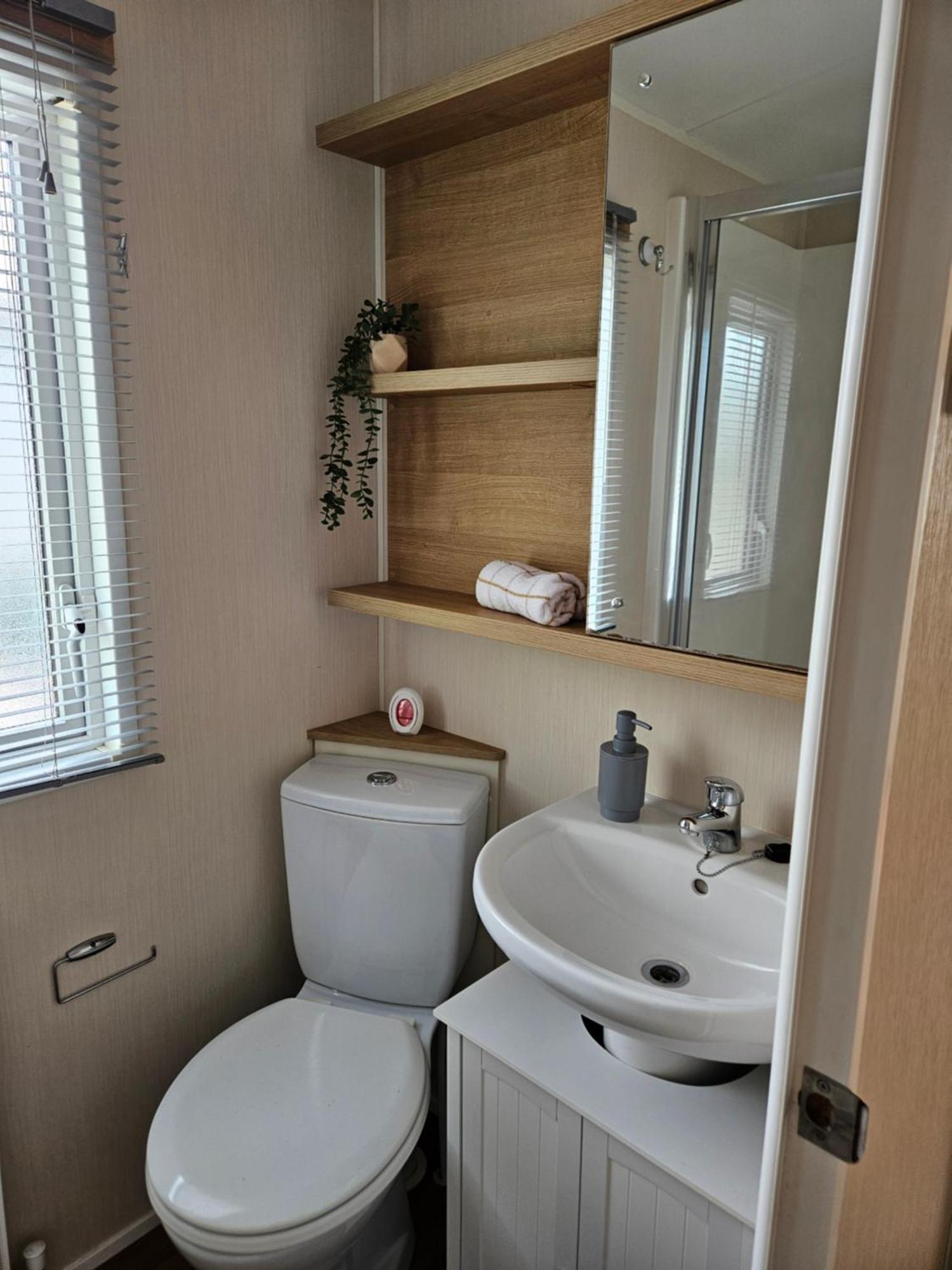 Lytham Luxe 6 Birth Caravan Weeton  Zewnętrze zdjęcie